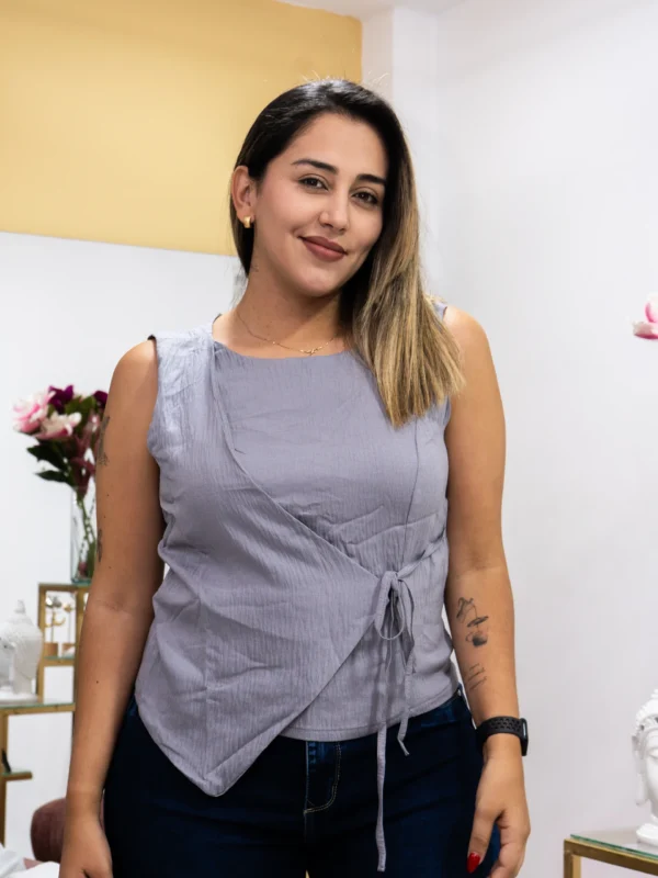 Blusa sin mangas en seda gilly para mujer curvy