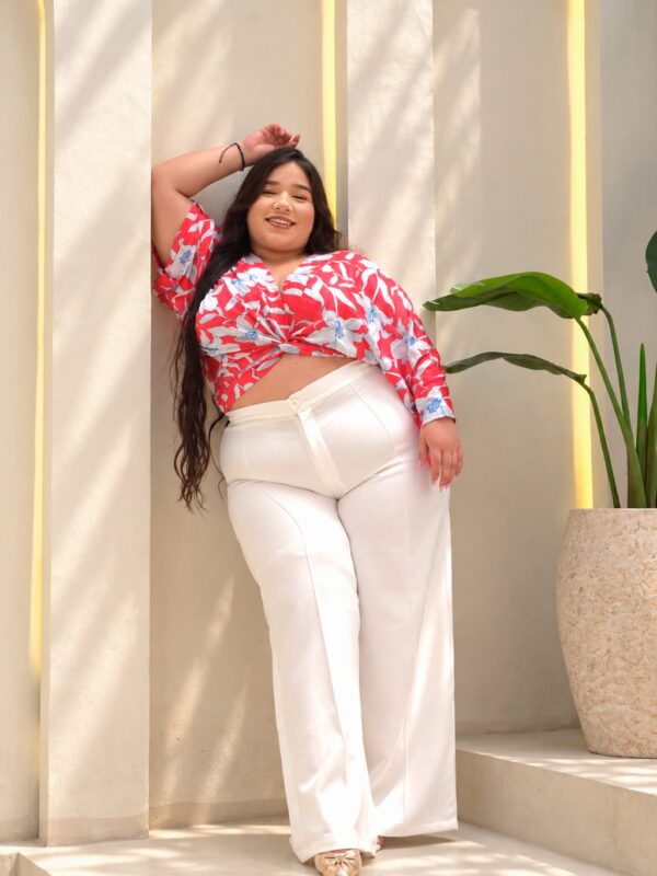 Blusa Cruzada Estampada color rojo estampado – Colección Raíces de Luz – Kelly Pérez Curvy Clothing