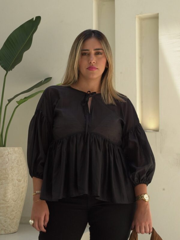 Blusa Matcha color negro – Colección Raíces de Luz – Kelly Pérez Curvy Clothing
